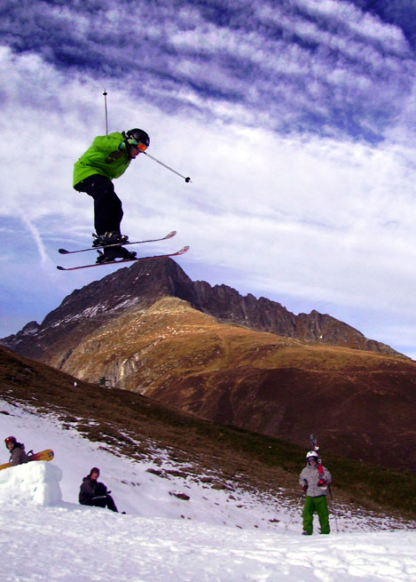 11. November 2006: Private Action in Milez - in Hintergrund ein paar Resten des Doppelliftes (Tizian Monn)
