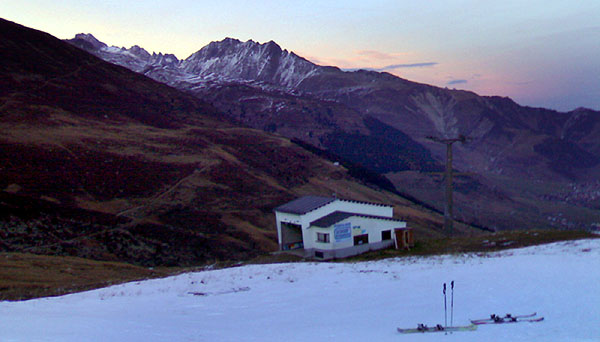 11. November 2006: Kunstschnee, alte Talstation (Tizian Monn)
