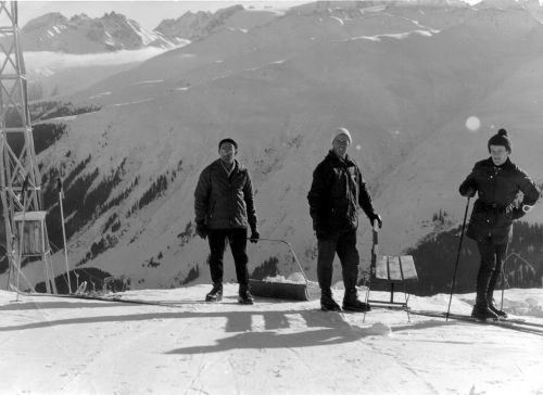 Cuolm Val, Mitte 1960er-Jahre - Die Namen der abgebildeten Mitarbeiter [url=http://www.jacomet.ch/themen/skilift/album/thumbnails.php?album=158]sind in dieser Galerie abrufbar[/url]
