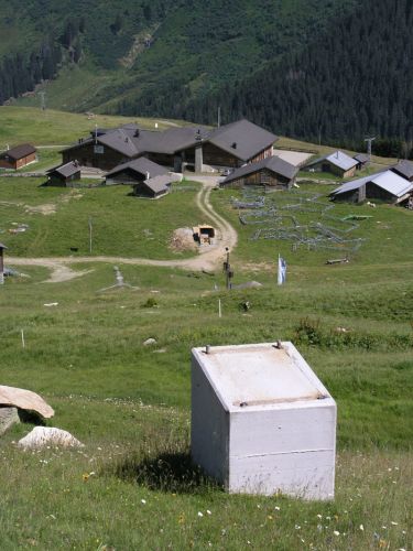 Juli 2006, Sockel Stütze 3 und Mastendepot
