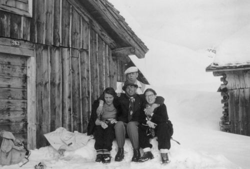 Skischule, Winter 1941 (Archiv Fam. Decurtins) - wer sich auf dem Bild wiedererkennt, bitte melden!
