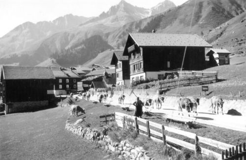 Sedrun am 12. September 1957, von einem (vermutlich holländischen) Feriengast gemacht (Archiv Fam. Jacomet)
