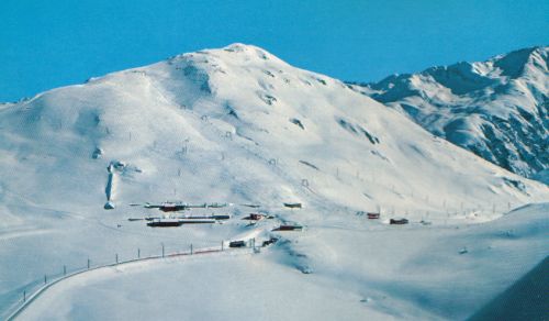 Oberalppass, 1960er-Jahre - [url=http://www.jacomet.ch/themen/skilift/album/thumbnails.php?album=153]mehr dazu hier[/url]
