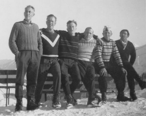 Bergbahn-Mitarbeiter in Milez, ca. Mitte 1960er-Jahre: Nazi "Fravi" Caduff, ?, Giachen Antoni Berther, Giusep Giriet Monn, Giachen Deflorin oder Giusep Giger, Stiafen Monn (Archiv Placi Monn)
