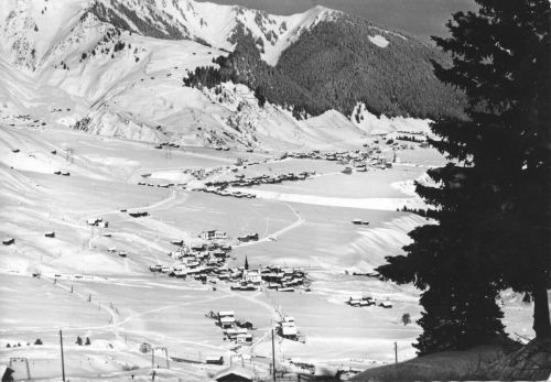Postkarte Dieni-Sedrun, aufgrund der Gebäude ca. 1969, [url=http://www.seilbahnbilder.ch]Archiv D. Sepulcri[/url]
