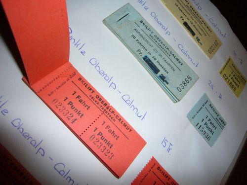 Tickets (vermutlich 1970er-Jahre) des Skiliftes Calmut, aus der Zeit vor der Übernahme durch die Bergbahnen
