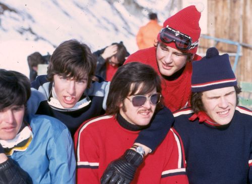 Coole Typen... heute wären das wohl Snöber? - Februar 1971, mit Sepp Hendry, 3. von links (Archiv Hans Jacomet)
