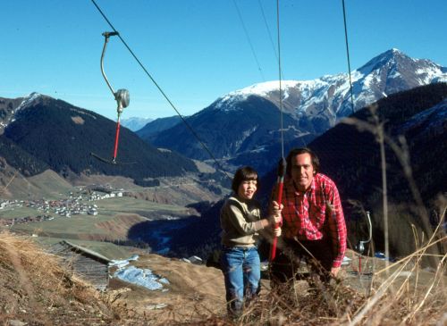 Der Galeriebetreiber und sein Vater, November 1978, Skilift Planatsch - [url=http://www.jacomet.ch/themen/skilift/album/thumbnails.php?album=25]mehr dazu hier[/url]
