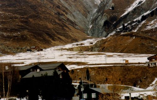 Weihnachten 1985: Nur in Surrein herrschen gute Verhälntisse - [url=http://www.jacomet.ch/themen/skilift/album/displayimage.php?pos=-1360]siehe z.B. in diesem Video[/url]
