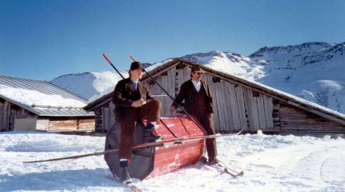 1989: Demo der ersten "Pistenmaschine" in Milez (Reto Bearth, Marcel Berther)
