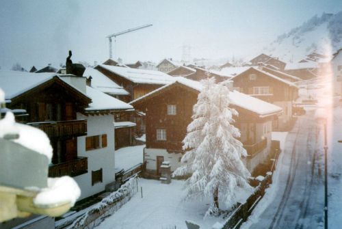 Es beginnt zu schneien - 4. April 1998 (Archiv Gion Bearth)
