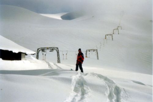 Februar 1999, Oberalppass - [url=http://www.meteoschweiz.ch/web/de/forschung/wissenswertes/besondere_ereignisse/lawinenwinter.html]mehr zum Rekordschnee in den Alpen hier[/url]
