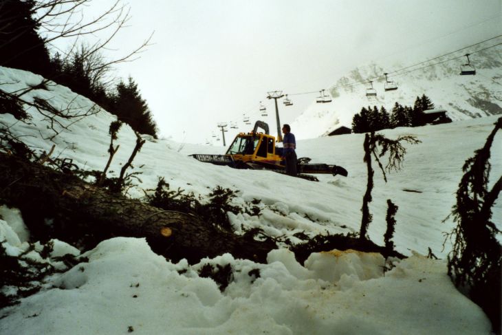 20001212-dieni_02.jpg