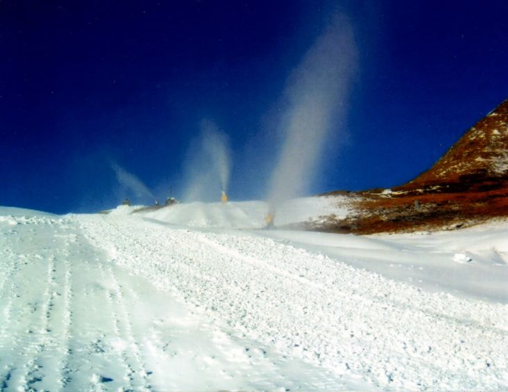 20011115-schneeanlage-betrieb-01_02.jpg