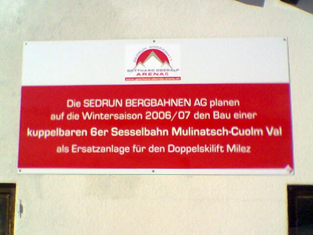 Schild an der Talstation des Doppelliftes Cuolm Val, März 2006
