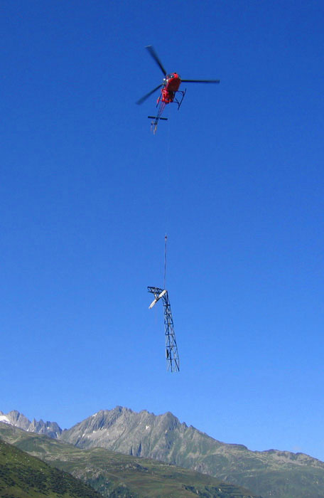 Demontage des Skiliftes, 12. Juli 2006 - Foto: Bergbahnen Sedrun ([url=http://www.jacomet.ch/themen/skilift/album/thumbnails.php?album=24&page=2]Mehr Bilder dazu hier[/url])
