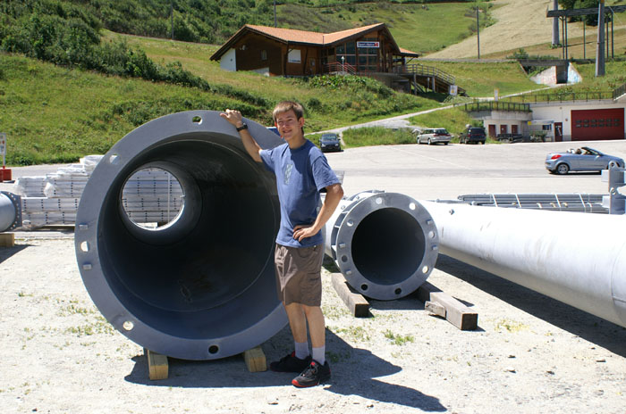 Juli 2006 - Lucas ist 184cm gross, fast gleich gross wie das Stützenprofil
