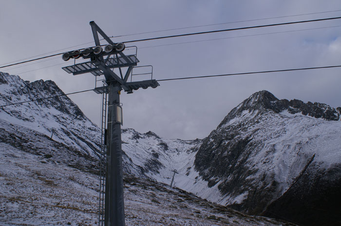 13. November 2006, mit Endstück der [url=http://www.jacomet.ch/themen/skilift/album/thumbnails.php?album=43]Sesselbahn Dieni-Milez[/url]
