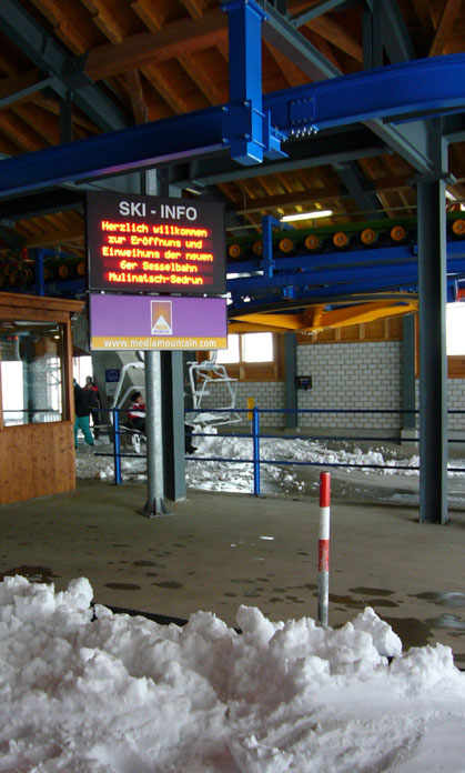 Es ist soweit! Am Tag der Einweihung (Samstag, 9. Dezember 2006) in der Talstation Dieni
