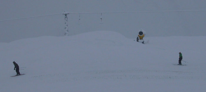 9. Dezember 2006 - [url=http://www.jacomet.ch/themen/skilift/album/thumbnails.php?album=43]weitere Bilder von der Talfahrt hier[/url]
