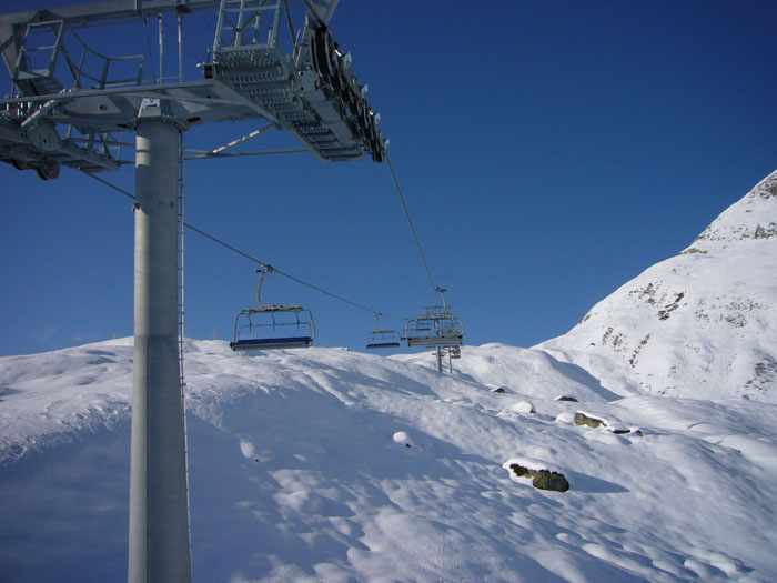 ... Richtung Crest Briauls (hier auf dem Hügel wäre die Bergstation des 1979 geplanten Skiliftes gewesen)...
