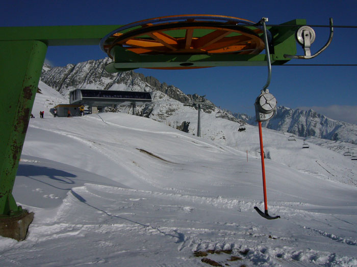 Skilift Tegia Gronda (ausser Betrieb) und die brandneue Sesselbahn
