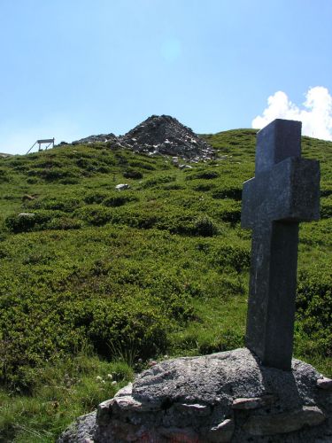 16. Juli 2006, beim Kreuz für Skilehrer Antieni Cavegn, der 1972 in einer Lawine unterhalb dieser Stelle ums Leben kam
