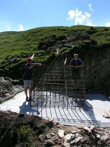 16. Juli 2006, Betonierung eines Mastensockels etwa 200m unterhalb der Bergstatiom
