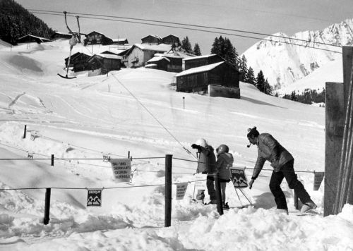 Wohl einer der letzten Betriebswinter des Liftes, Bild aus dem Archiv der Bergbahnen Sedrun, ca. 1995
