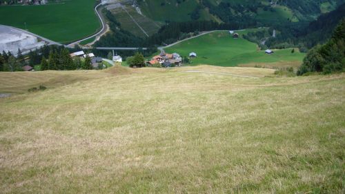 Bis in diese Gegend rauf plante man den Lift einst zu verlängern bzw. eine zweite Sktion zu errichten - wären nette Pisten geworden! (Foto im Juli 2007)

