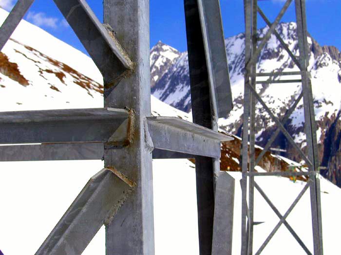 April 2006 - klassische WSO-Fachwerk-Portalstütze
