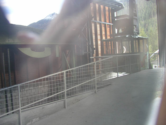 November 2005
