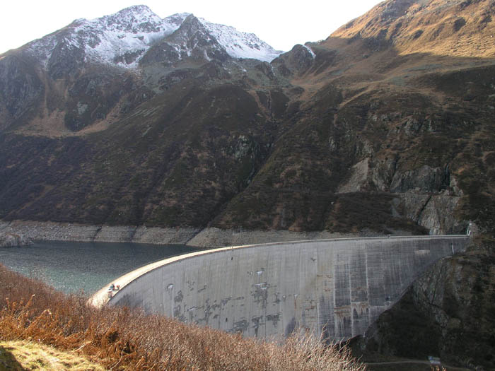 Staumauer Nalps; [url=http://de.wikipedia.org/wiki/Lai_da_Nalps]Wikipedia-Eintrag dazu[/url]
