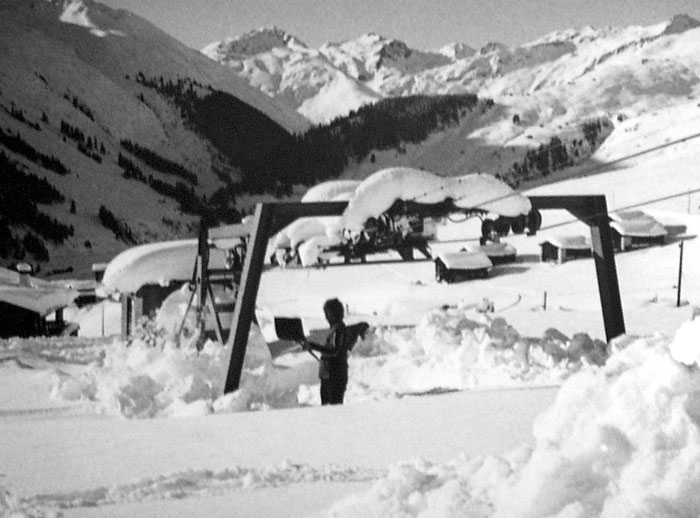 Vermutlich der grosse Schnee von Ostern 1975: Ausgraben des Skiliftes Strem
