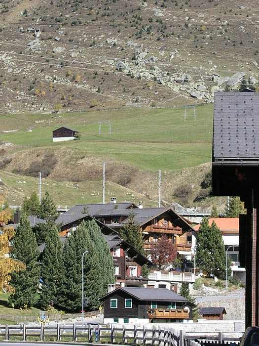 Skigebiet Valtgeva von Zarcuns herangezoomt (alle folgenden Bilder vom 17. Oktober 2005)
