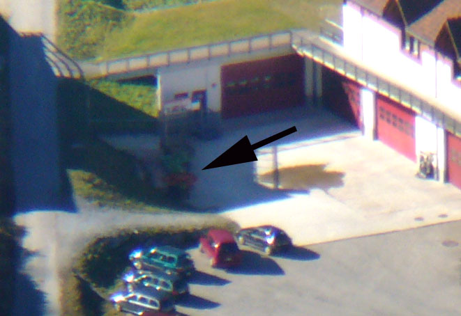 Umlenkstation Vatgeva in Dieni bei den Bergbahnen, Oktober 2007 (mit dem Feldstecher vom Tgom aus)
