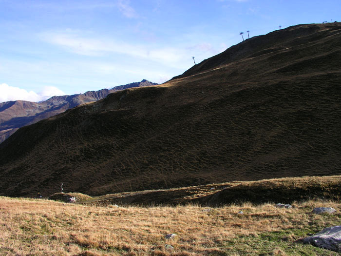 Unterhalb der Steilhänge seitlich vom Calmut ins Tälchen, das ins Val Val führt...
