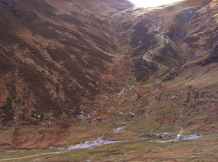 Blick zurück ins Tälchen vom Alpsu-Gebiet ins Val Val (Tiarms)
