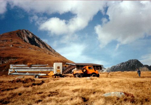 Bau der Sesselbahn Val Val - Cuolm Val, Sommer 1988: Blick zur Bergstation Cuolm Val
