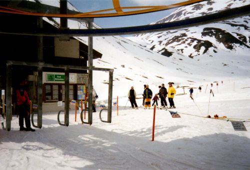 5. März 1998: Schneemangel (Archiv Gion Bearth)
