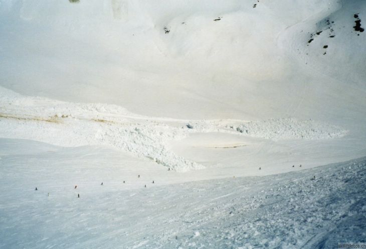 April 1999
