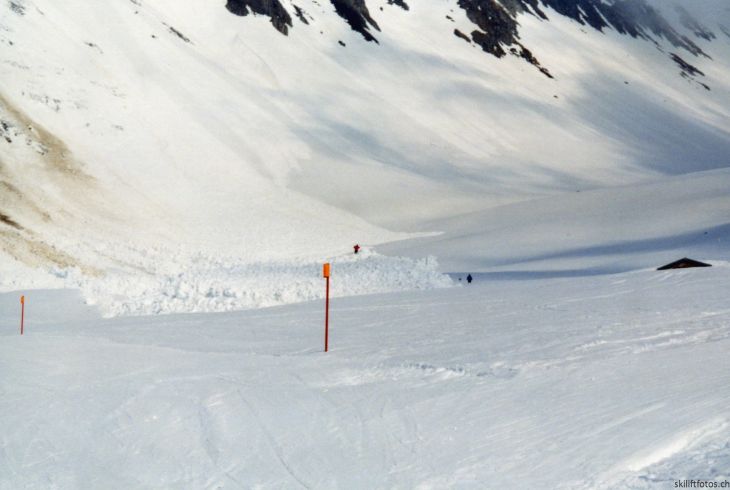 April 1999
