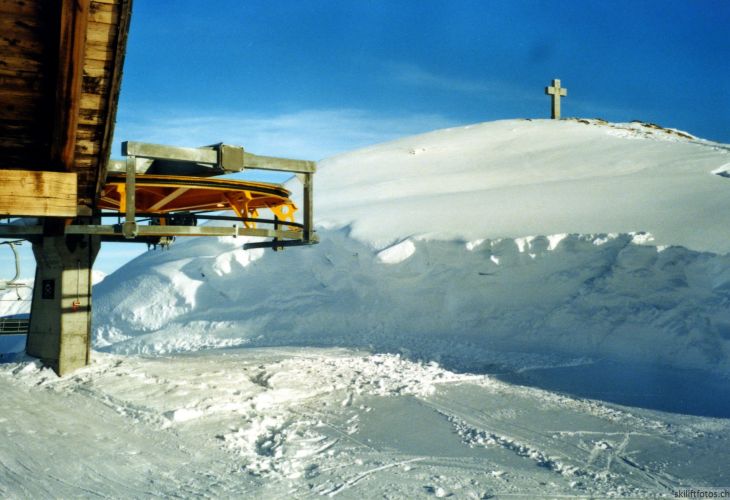 November 2001
