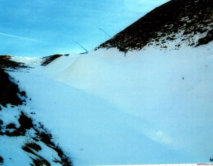 November 2001
