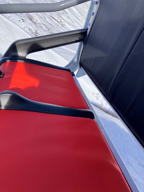 Warum die neuen Sessel hinten offen sind, wissen die Götter... unpraktisch!
