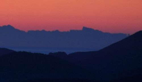 Rechts die [url=http://de.wikipedia.org/wiki/Paglia_Orba]Paglia Orba[/url] auf Korsika (2525m), gesehen von über 20km im Landesinneren Frankreichs
