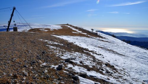 Blick aufs Mittelmeer mit der Bergstation des Skiliftes - [url=http://www.jacomet.ch/fotos/galerie/displayimage.php?pos=-5449]sieht man auch von Mons aus[/url]
