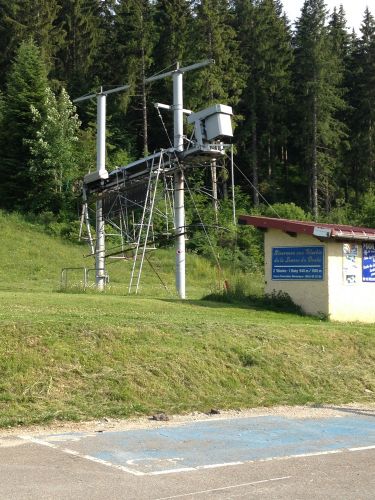 Téléski / Skilift Mouthe, Juni 2014, siehe [url=http://www.otmouthe.com/page.php?page=5#_ski_alpin]hier[/url] 
