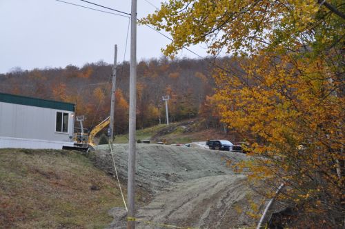Am 15. Oktober 2013 wurde noch heftig an den neuen Skianlagen gebaut
