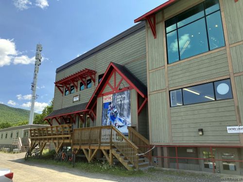 Mont Sutton, 10. Juli 2022 - [url=https://www.remontees-mecaniques.net/bdd/station-sutton-754.html]mehr Hintergrund-Infos zu diesem Skigebiet und dessen Anlagen hier[/url]
